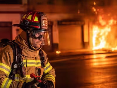 Casco ARFF — Orejeras Térmicas con Protección Auditiva NRR 24 dB - Casco ARFF aeroportuario certificado NFPA EN ICAO