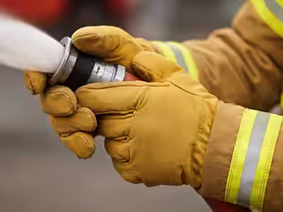 Guantes de Rescate NFPA 1951 — Compatibilidad Arnés ANSI Z359 - Guantes de rescate técnico NFPA 1951 certificados con anticorte EN 388